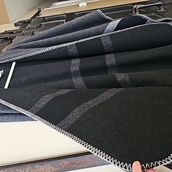 ARTISAN NY Poncho Ruana Wrap.  Large Poly Wool Blend - Picture 4 of 11